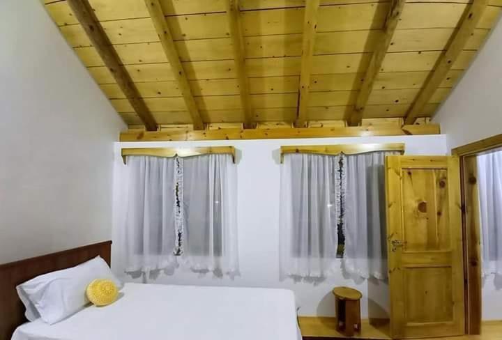 Bujtina Peshtan Guesthouse&camping Affittacamere *