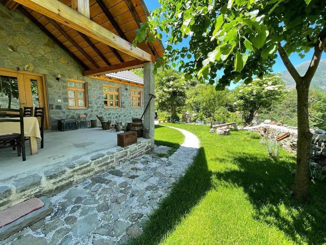 Bujtina Peshtan Guesthouse&camping Affittacamere *