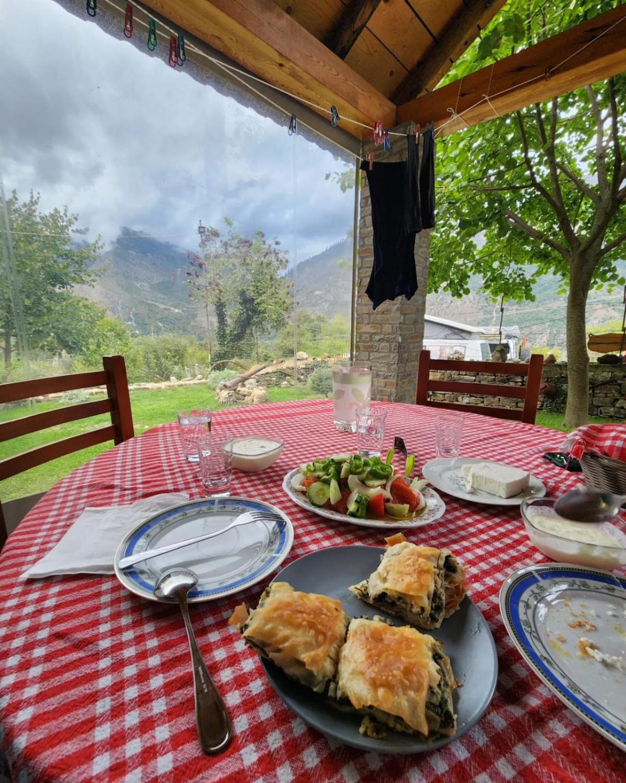 Bujtina Peshtan Guesthouse&camping Affittacamere *
