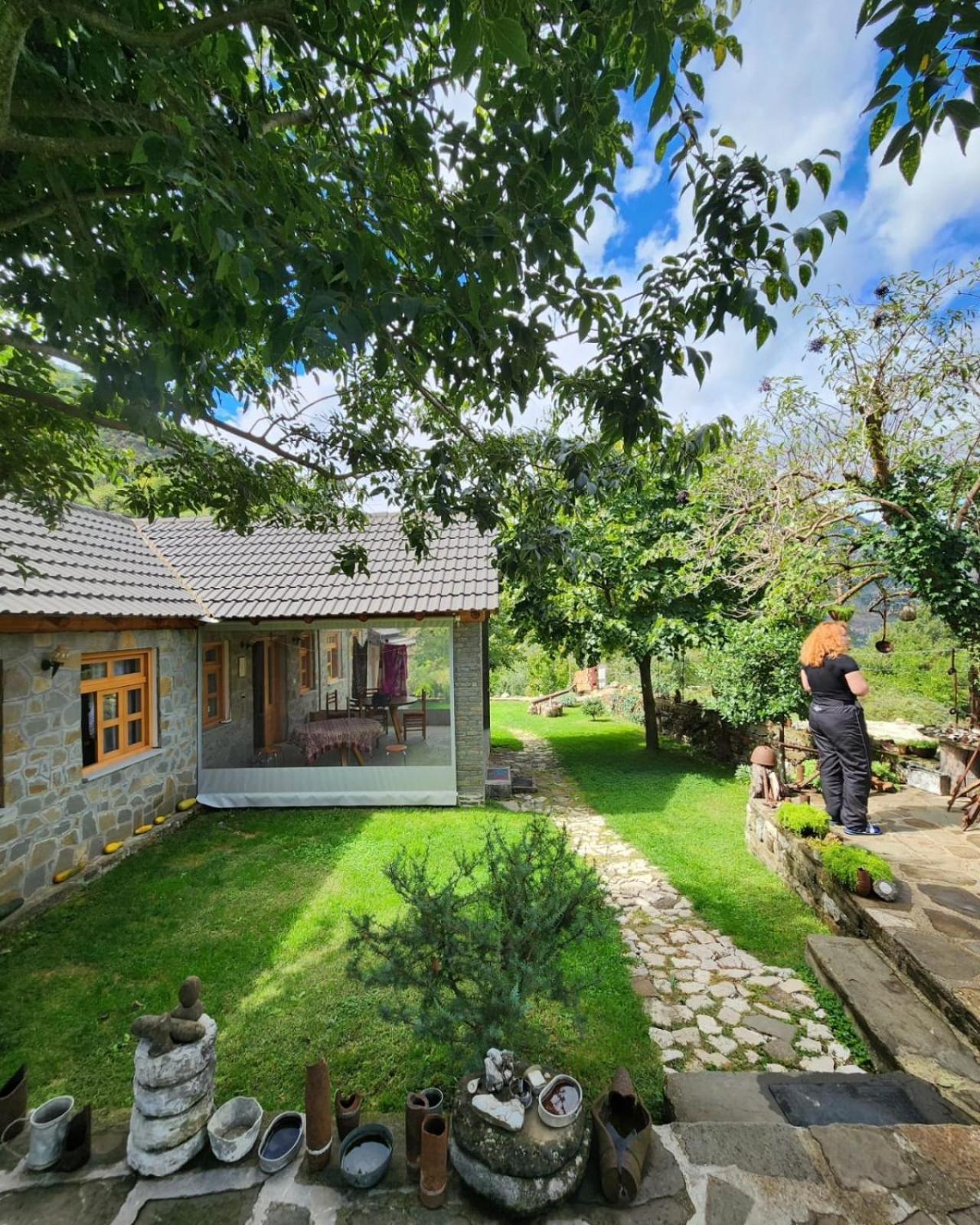 Bujtina Peshtan Guesthouse&camping Affittacamere Tepelene